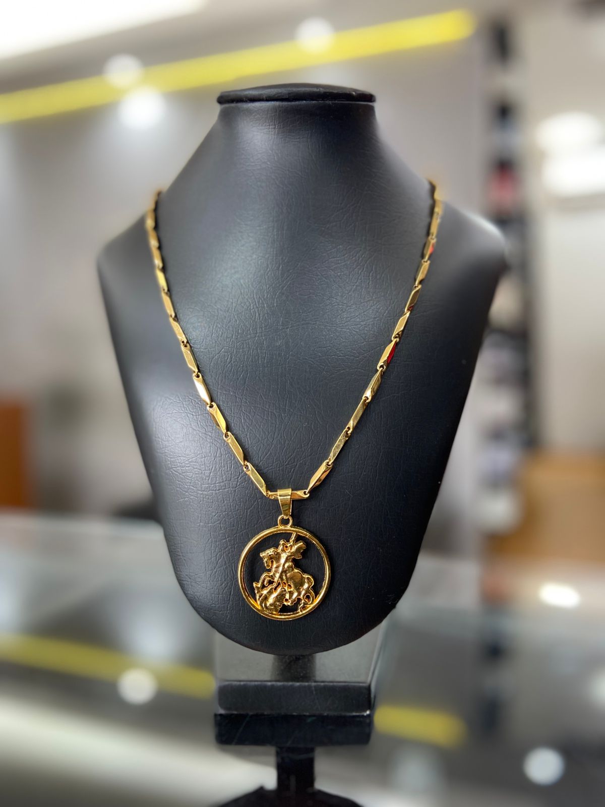 Colar Traço Dourado  Banhado