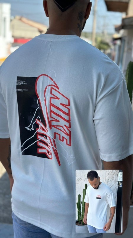 Camiseta Oversized Nike Air- Branca
