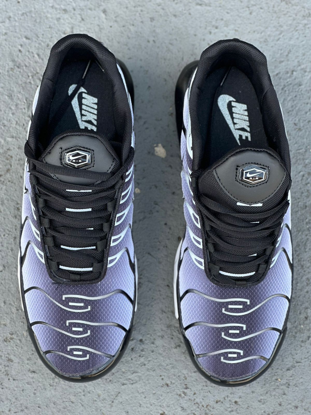 Tenis TN