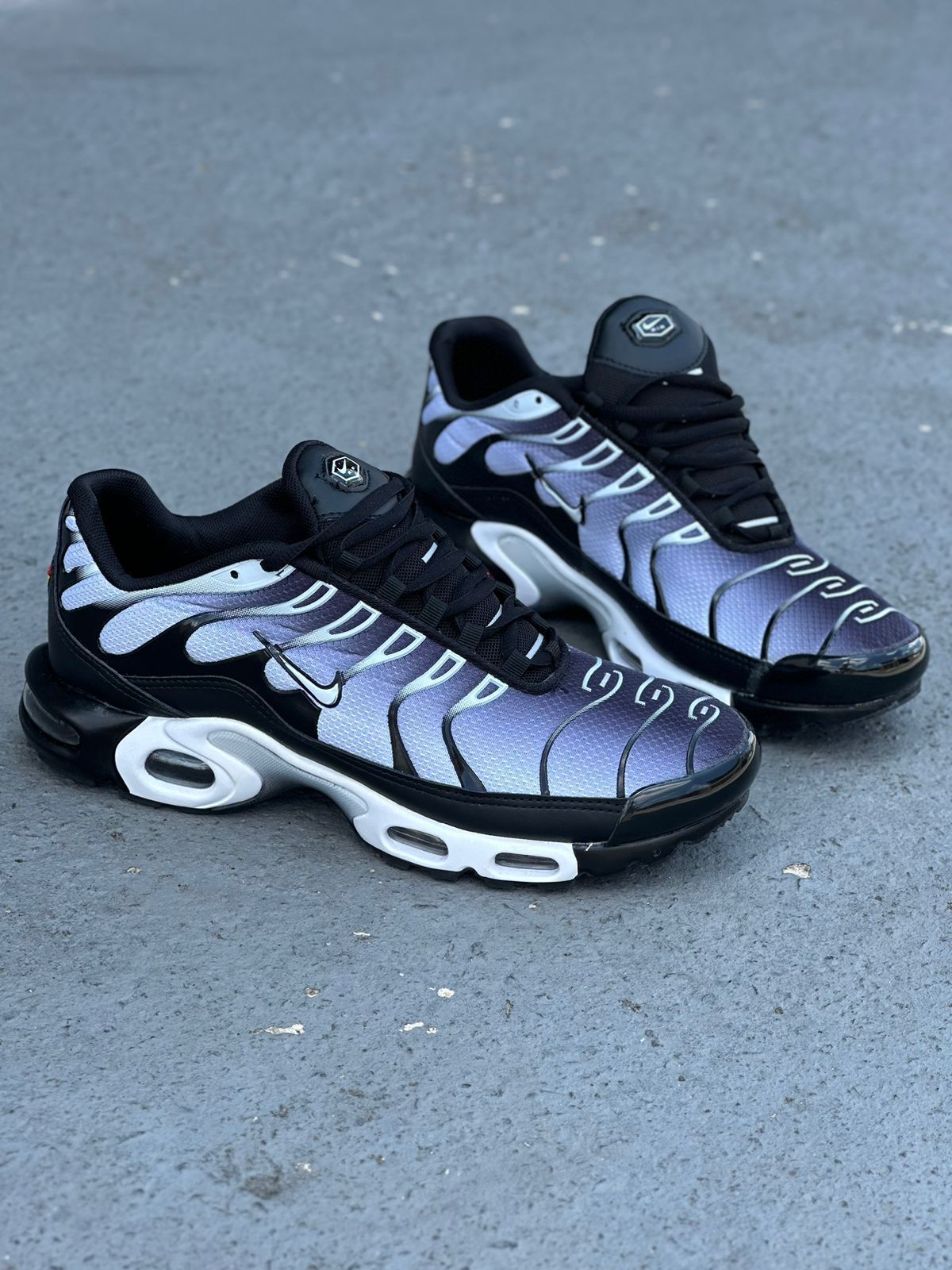 Tenis TN